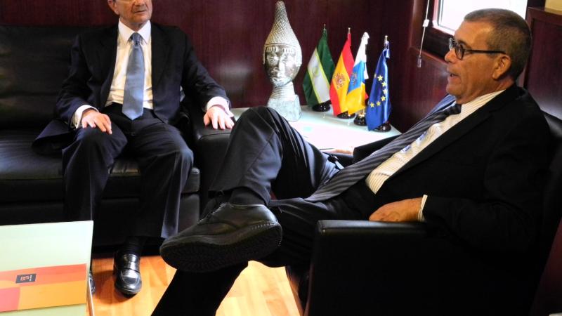 8. Imagen de la visita de Taleb Rifai a Casa África (Secretario General de la Organización Mundial del Turismo) con el Director General de Casa África, Santiago Martínez-Caro