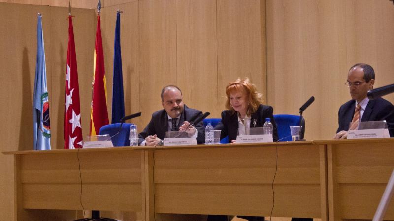 1. Mesa de presentación de la actividad presidida por Consuelo Vázquez Rueda -Secretaria General Adjunta de la Comisión Española de Cooperación con la UNESCO