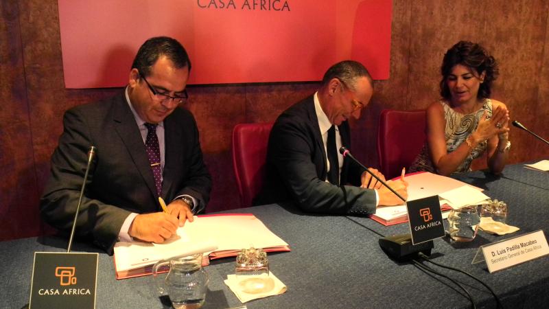 1. Firma del Convenio de Colaboración entre Casa África y el Cabildo de Gran Canaria para la participación de María Mía en la Ghana Fashion and Design Week, 2012