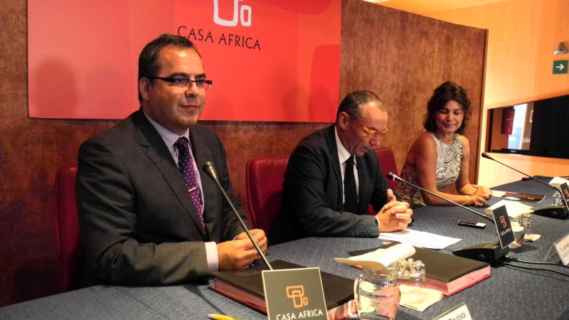 2. A la izq. Juan Domínguez Bautista, Consejero de Industria, Comercio y Artesanía del Cabildo de Gran Canaria, en la rueda de prensa
