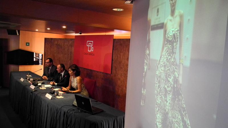 8. De izq. a derecha: Juan Domínguez Bautista - Consejero de Industria, Comercio y Artesanía del Cabildo de Gran Canaria-, Luis Padilla -Secretario General de Casa África-, y María Mía -Diseñadora y estilista-