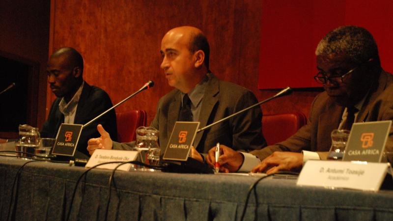 2. Presentación del acto por José Luis Márquez -Gerente de Casa África- por la celebración del III Aniversario de la Federación de Asociaciones de Africanos en Canarias (FAAC) en Casa África