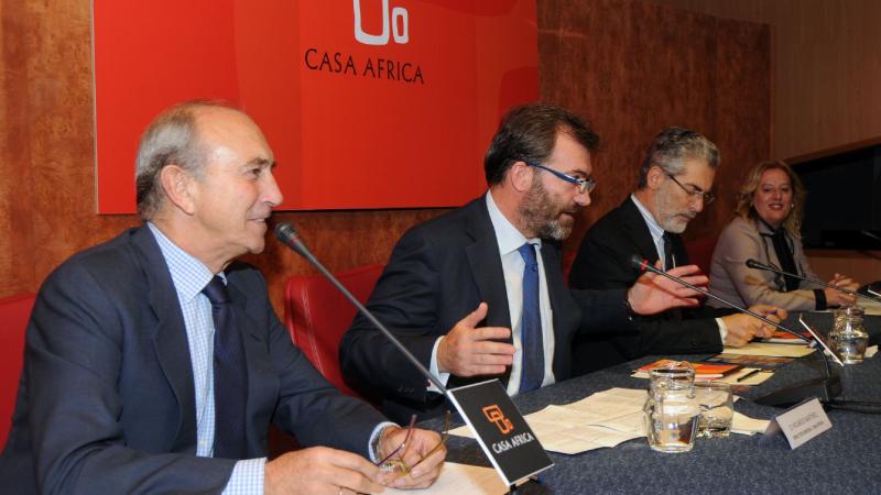 1. Inauguración del Seminario con José Regidor García -Rector de la ULPGC-, Jaime Rodríguez-Toubes -vicealmirante Jefe del Instituto Español de Estudios Estratégicos-,  y al centro Ricardo Martínez Vázquez -Director General de Casa África-