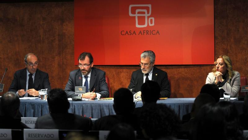 2. Inauguración del Seminario con José Regidor García -Rector de la ULPGC-, Jaime Rodríguez-Toubes -vicealmirante Jefe del Instituto Español de Estudios Estratégicos-,  y al centro Ricardo Martínez Vázquez -Director General de Casa África-
