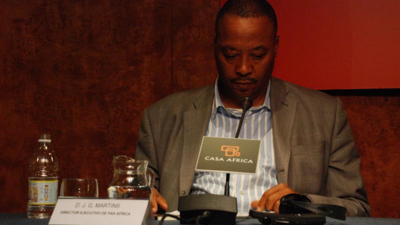 4. Imagen de Paul Martins, experto de Pax Africa durante la presentación de las congerencias del Seminario 'África y las operaciones de mantenimiento de la paz'