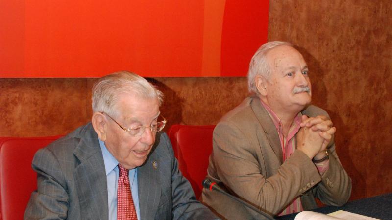 4. Imagen de Antonio Bethencourt Massieu -Dtor. Estudios Atlánticos-, y José Manuel Galván -Catedrático de Antropología Social de la ULL-