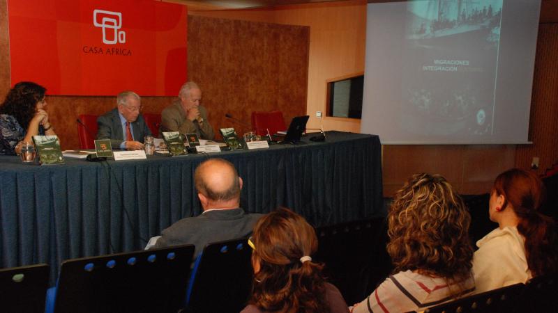 5. Imagen de la presentación del libro Migraciones e Integración Cultural. Lecturas históricas desde el espacio insular en Casa África