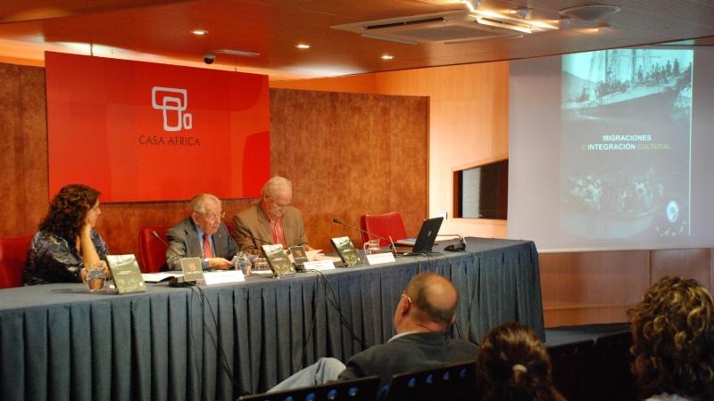 6. Imagen de la presentación del libro Migraciones e Integración Cultural. Lecturas históricas desde el espacio insular en Casa África