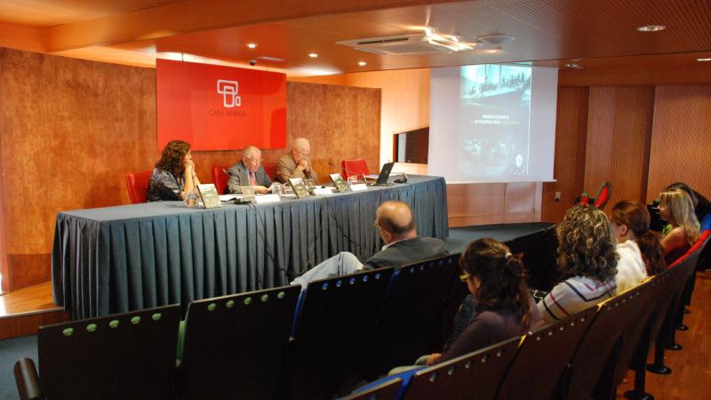7. Imagen de la presentación del libro Migraciones e Integración Cultural. Lecturas históricas desde el espacio insular en Casa África