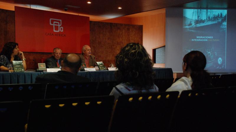 8. Imagen de la presentación del libro Migraciones e Integración Cultural. Lecturas históricas desde el espacio insular en Casa África