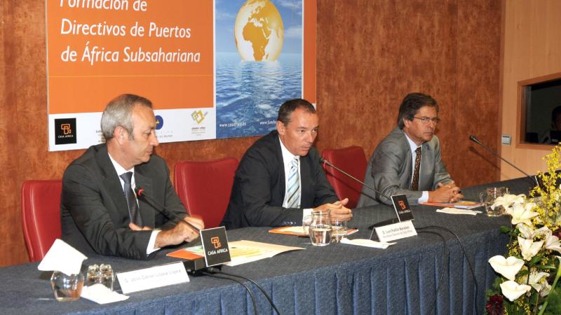 1. De izq. a dere.: José Daniel López -Dtor. APLP-, Luis Padilla -Secretario Gral. de Casa África-, Sergio Galván -FPLP- durante la inaguración del seminario