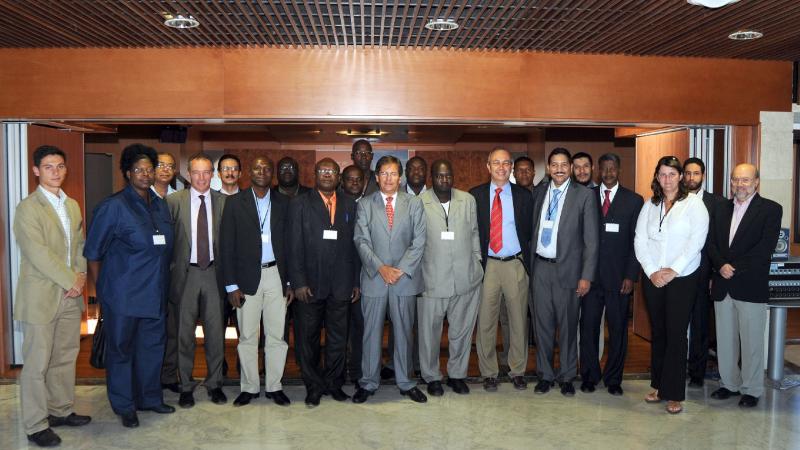 8. Imagen de grupo de participantes del Seminario Gestión Portuaria dirigido a la Asociación de Mujeres del Sector Portuario de África Central y Occidental en Casa África
