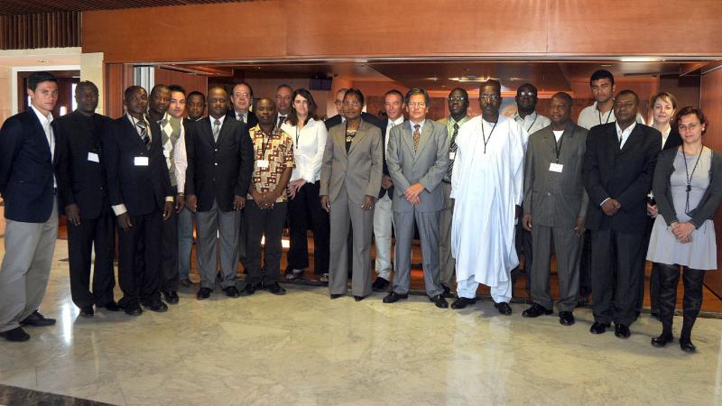 9. Imagen de grupo de participantes del Seminario Gestión Portuaria dirigido a la Asociación de Mujeres del Sector Portuario de África Central y Occidental en Casa África