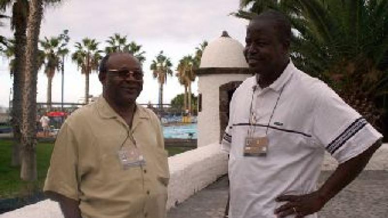 13. Imagen de Donato Ndongo con Hamidou Konate en el SILA, 2009