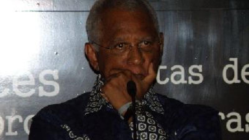 23. Imagen de Henri Lopes (República del Congo) en su participación en el SILA, 2009