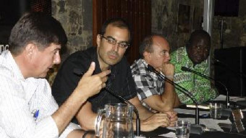 34. Imagen de Antonio Llaguno y Manuel Pimentel en su participación en el SILA, 2009