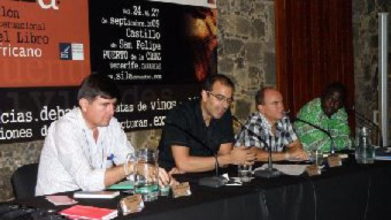 35. Imagen de Antonio Llaguno y Manuel Pimentel en su participación en el SILA, 2009