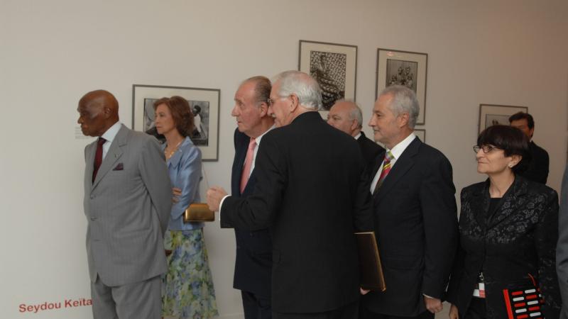 12. Imágenes de la inauguración privada de la exposición 3+3, África plural en Casa África con la presencia de Sus Majestades los Reyes de España
