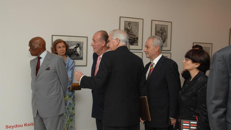 13. Imágenes de la inauguración privada de la exposición 3+3, África plural en Casa África con la presencia de Sus Majestades los Reyes de España