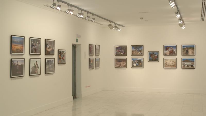 40. Imágenes de la exposición 3+3, África Plural en la sede de Casa África