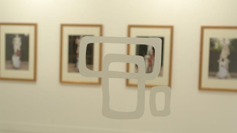 45. Imágenes de la exposición 3+3, África Plural en la sede de Casa África
