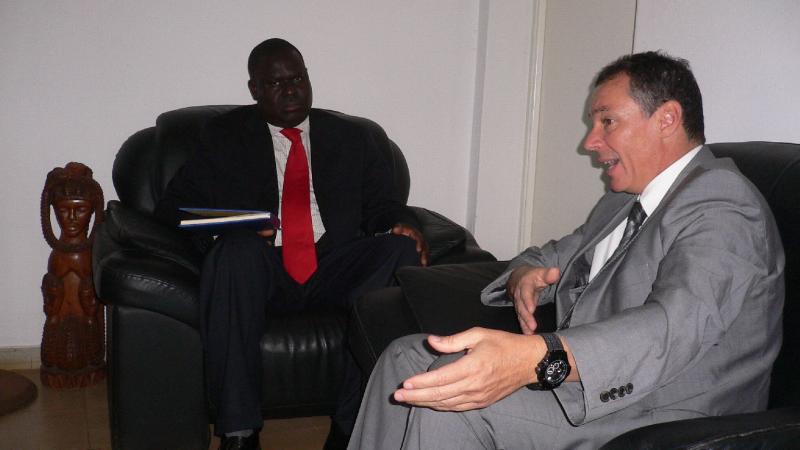 50. Luis Padilla -Secretario General de Casa África- en la exposición 3+3, África Plural en Guinea Bissau