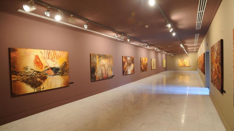 15. Imagen de la exposición en Casa África AEA Tubab: ¿África es así, m’zungu?, 2008