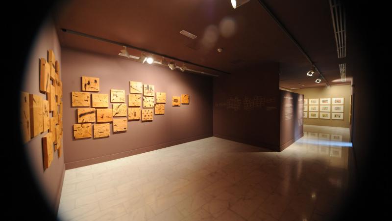 19. Imagen de la exposición en Casa África AEA Tubab: ¿África es así, m’zungu?, 2008