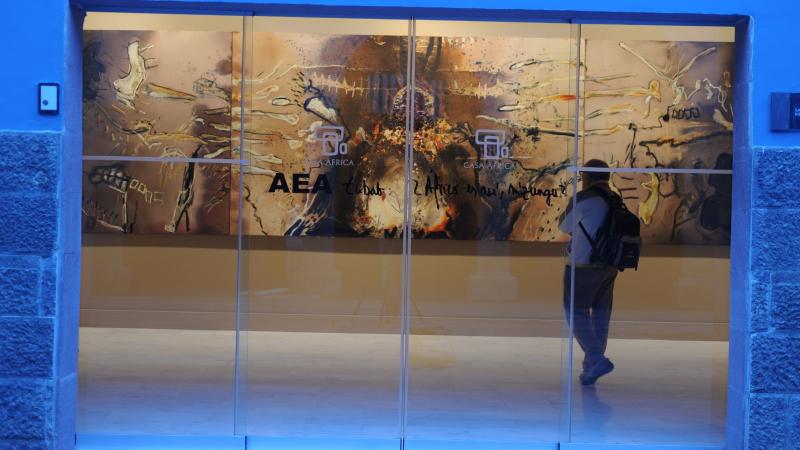 34. Imagen de la exposición en Casa África AEA Tubab: ¿África es así, m’zungu?, 2008