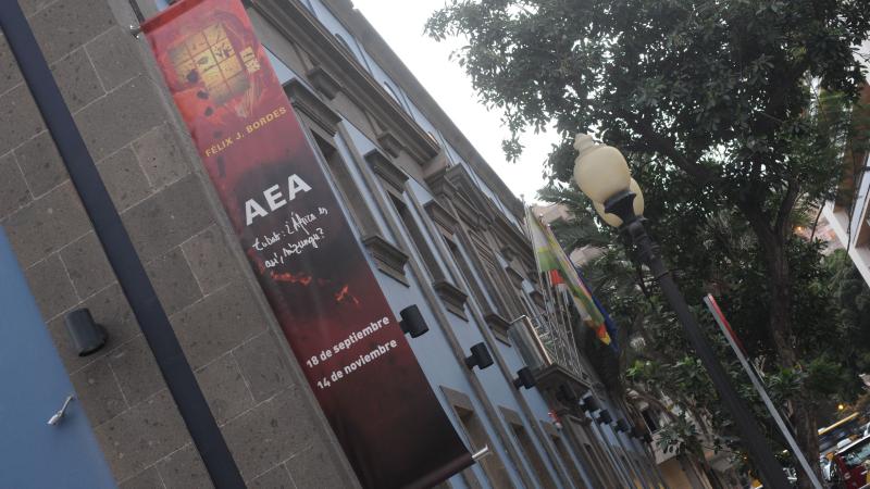 35. Imagen de la exposición en Casa África AEA Tubab: ¿África es así, m’zungu?, 2008