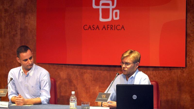 45. Imagen del Seminario relacionadas con la exposición, África: ecos espirituales y rastros artísticos en Casa África. De izq. a dere.: Juan Jaime -Jefe del Área de Cultura de Casa África- y Joan Riera -Antropólogo-