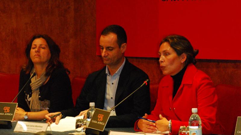 3. De izq. a dere.: Delia Padrón -Coordinadora de Amnistía Internacional en Canarias-,Juan Jaime -Jefe del Área de Cultura y Educación-, y Cristina del Río -Delegada de la SGAE en Canarias-