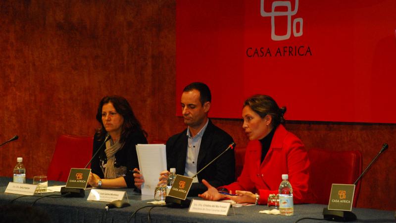 4. De izq. a dere.: Delia Padrón -Coordinadora de Amnistía Internacional en Canarias-,Juan Jaime -Jefe del Área de Cultura y Educación-, y Cristina del Río -Delegada de la SGAE en Canarias-