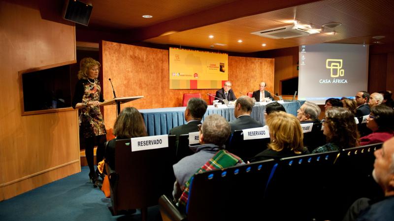 12. Imagen del acto de presentación de la novela Llévame a Faranfanfana en Casa África
