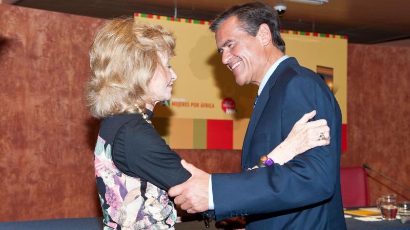 20. Mª Teresa Fernández de la Vega y Juan Fernando López Aguilar en Casa África
