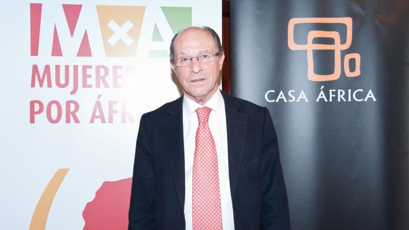 22. Dr. José Manuel Devesa, autor de la obra en la presentación del libro en Casa África
