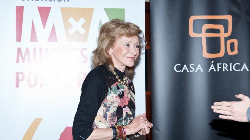 23. Mª Teresa Fernández de la Vega -Presidenta de la Fundación Mujeres por África- en la presentación del libro en Casa África