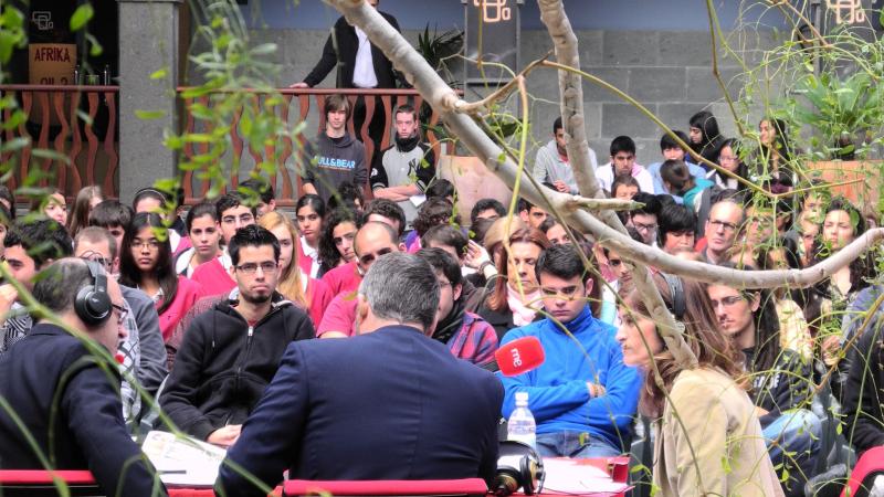 10.	Grabación del programa El día menos pensado de RNE en Casa África