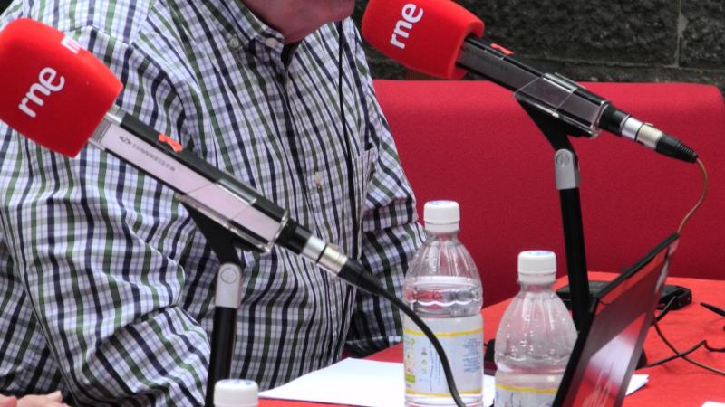 15.	José María Íñigo en su intervención en el programa  El día menos pensado de RNE en Casa África