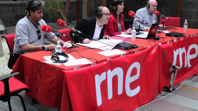 16.	Grabación del programa El día menos pensado de RNE en Casa África