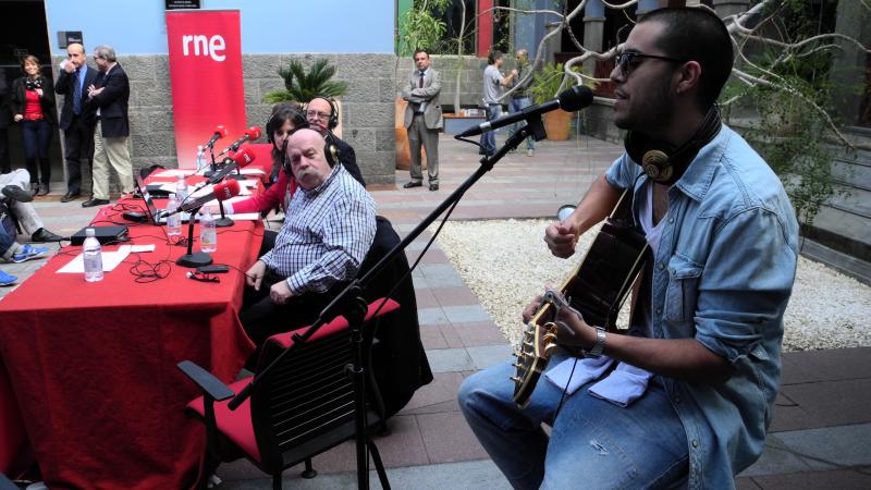17.	Grabación del programa El día menos pensado de RNE en Casa África