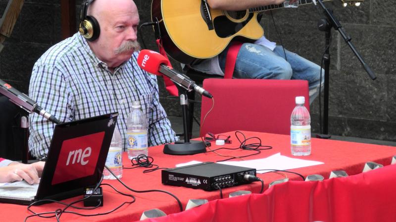 20.	José María Íñigo en su intervención en el programa  El día menos pensado de RNE en Casa África