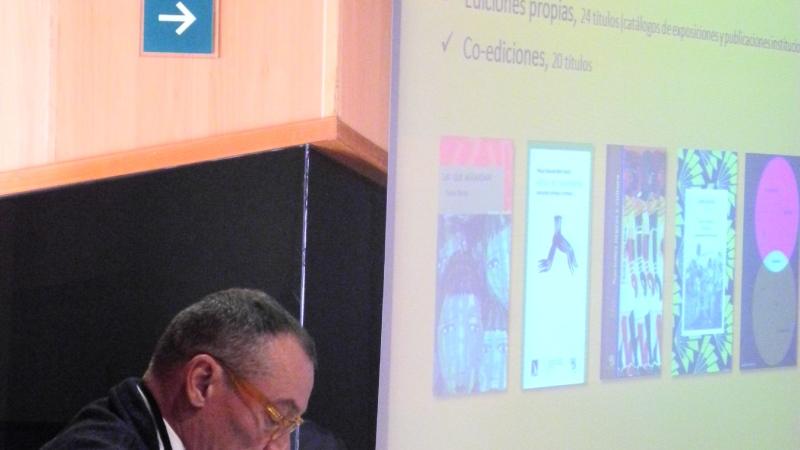 4. Intervención de Luis Padilla -Secretario General de Casa África- presentando las publicaciones de Casa África