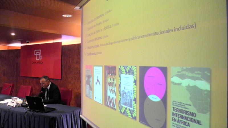 5. Intervención de Luis Padilla -Secretario General de Casa África- presentando las publicaciones de Casa África