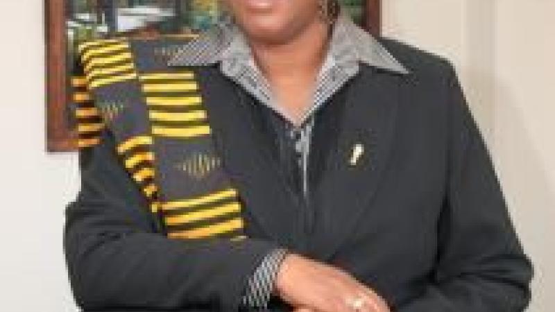 7. Imagen de Buhle Mbambo, Dtora. Ejecutiva de la Universidad de Sudáfrica, por su intervención del Panel 2 en el IV Encuentro de Biblioteconomía