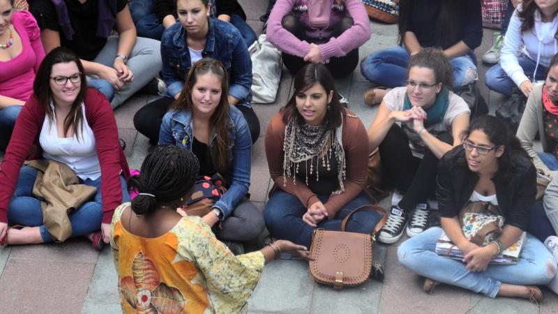 13. Actuación de Agnès Agboton en Casa África, escritora y cuentacuentos (Benín)
