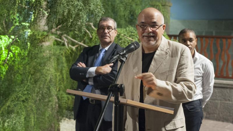 12. Presentación de la exposición Escena Caboverdiana en Casa África por Orlando Britto Jinorio, comisario de la exposición