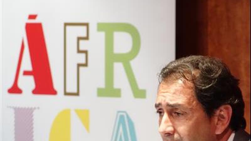 24. Presentación del libro “Un modo de afrontar la ciudad africana”, V Premio de Ensayo Casa África 2013, por  Luis Padrón, Director General de Casa África en su sede