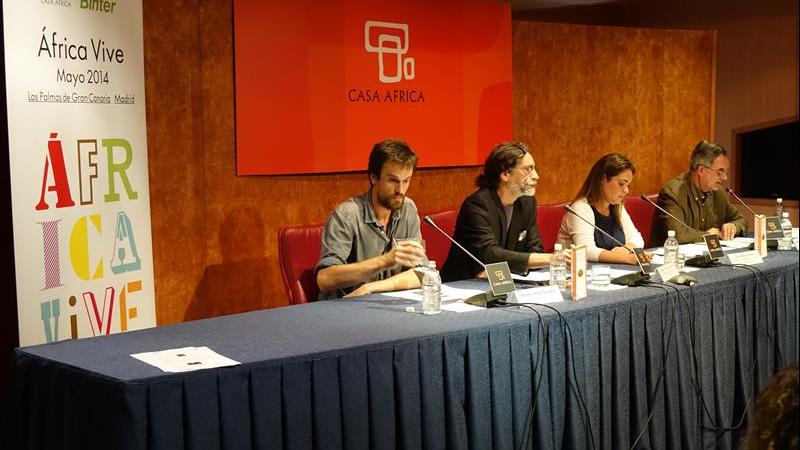 34. Presentación del libro “Un modo de afrontar la ciudad africana”, V Premio de Ensayo Casa África 2013, por  sus autores: Manuel J. Martín Hernández y Vicente Díaz García en Casa África