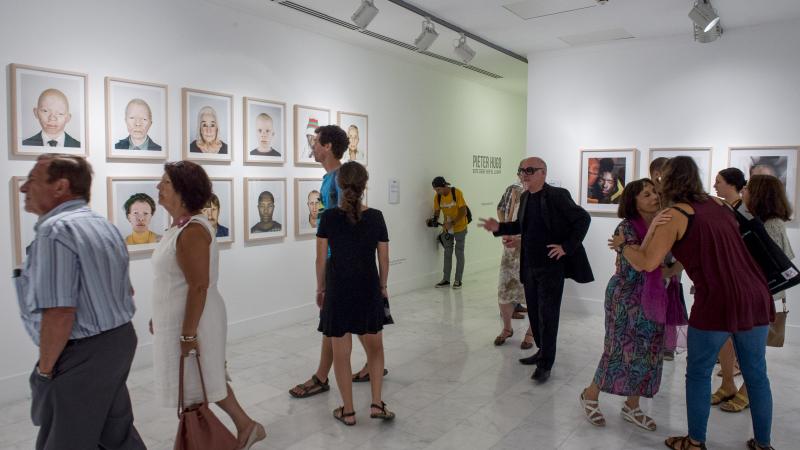 17. Exposición Éste debe ser el lugar de Pieter Hugo en Casa África y Centro Atlántico de Arte Moderno (CAAM)